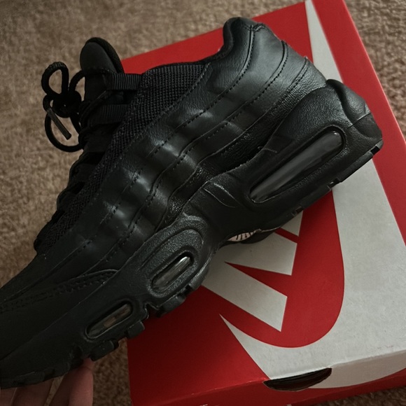 Air max 95 BRAND NEW NEVER WORN kids 6.5 women’s 8 - Picture 3 of 4